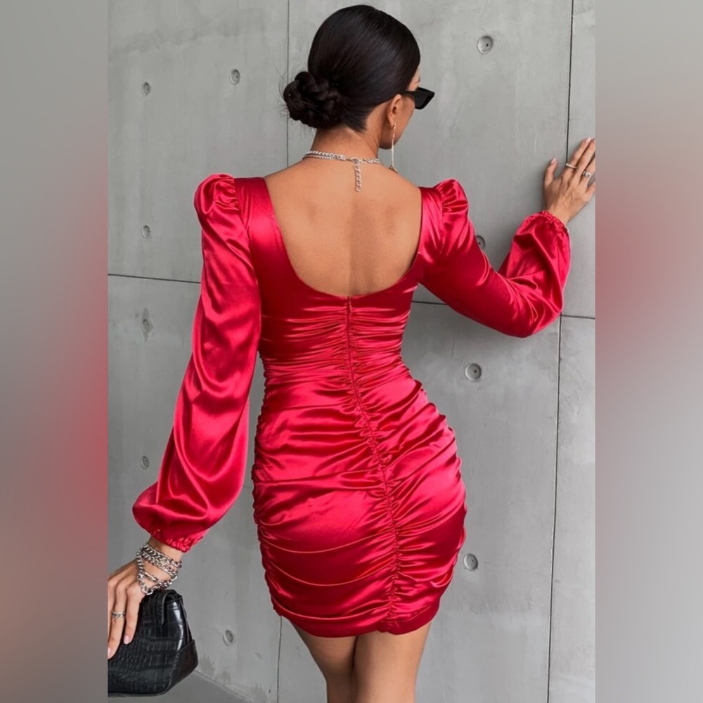 Red ruched satin mini dress. Balloon sleeves, square neckline. Party. Red. S